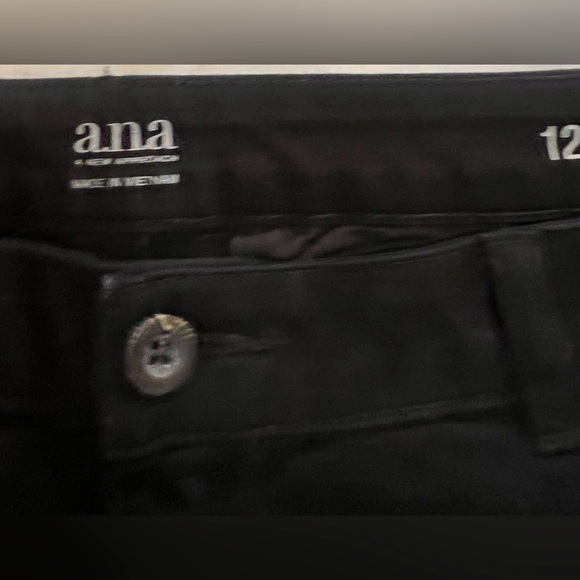 A.n.a. Black Midrise Size 12 Women’s Twill Shorts 4” Inseam. - Picture 4 of 4